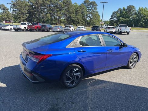 Used 2024 Hyundai Elantra SEL w/ Convenience Package FWD image 8