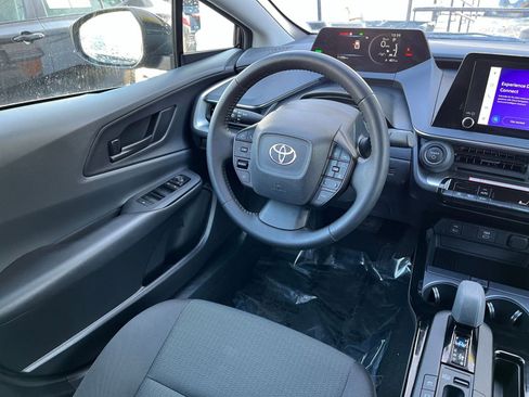 Used 2025 Toyota Prius LE image 31