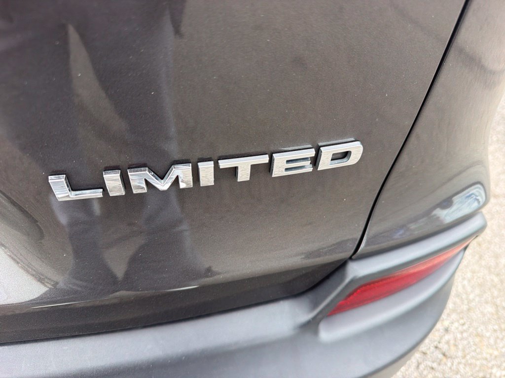 Used 2019 Jeep Cherokee Limited FWD image 7