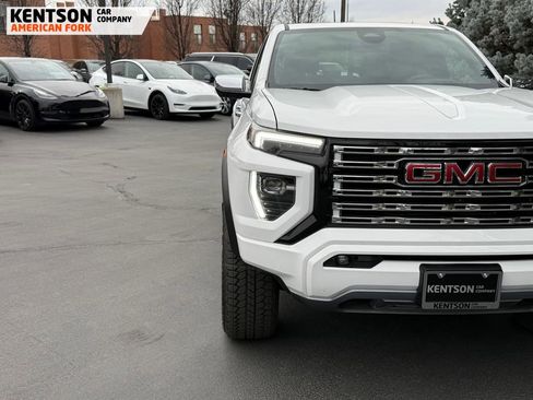 Used 2024 GMC Canyon Denali image 13