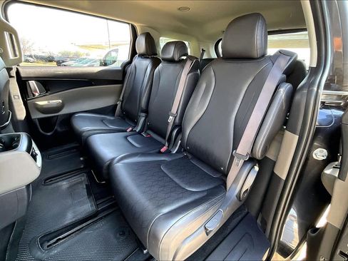 Used 2025 Kia Carnival image 18