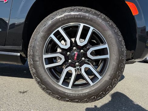 Used 2024 GMC Yukon AT4 AWD/4WD image 9