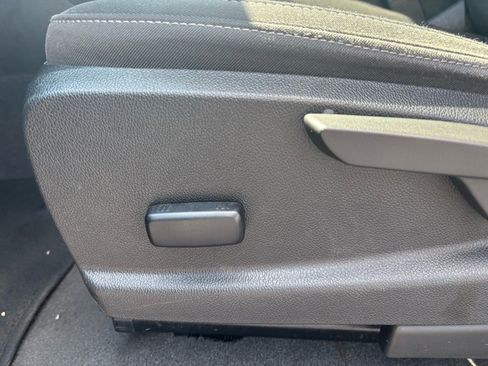 Used 2022 Chevrolet Colorado LT w/ Safety Package image 15