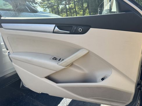 Used 2012 Volkswagen Passat 2.5 SE image 24