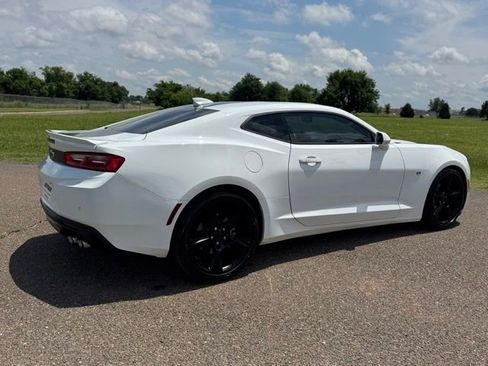 Used 2016 Chevrolet Camaro LT RWD image 6