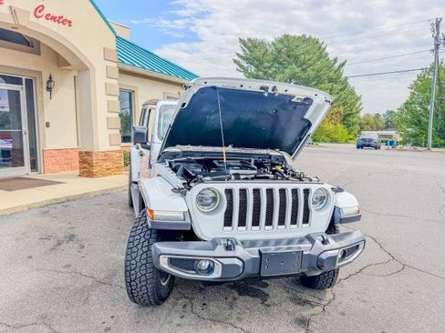 Used 2019 Jeep Wrangler Unlimited Sahara image 18