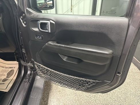 Used 2021 Jeep Gladiator Overland image 22