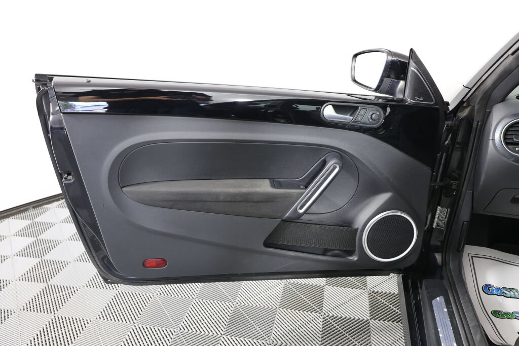 Used 2012 Volkswagen Beetle 2.0T FWD image 12