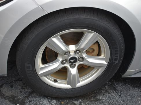 Used 2015 Ford Mustang Coupe RWD image 9