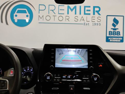 Used 2021 Toyota Highlander L image 57