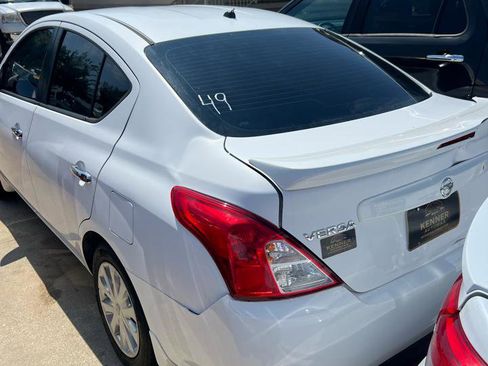 Used 2016 Nissan Versa SV FWD image 3