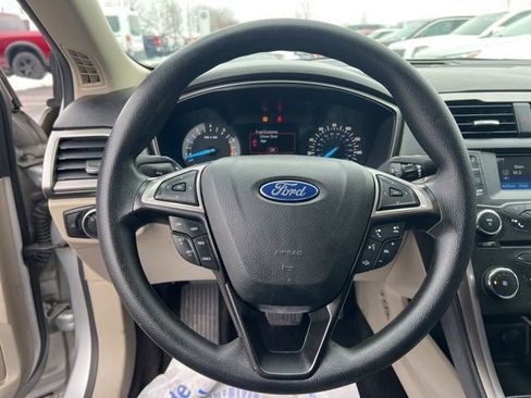 Used 2017 Ford Fusion SE image 13
