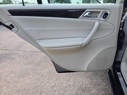 Used 2007 Mercedes-Benz C 280 Sedan image 19