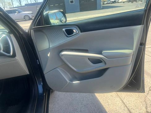 Used 2020 Kia Soul LX FWD image 28