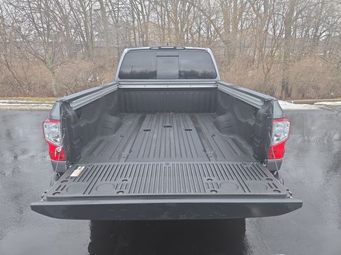 Used 2024 Nissan Titan SV w/ SV Convenience Package image 9