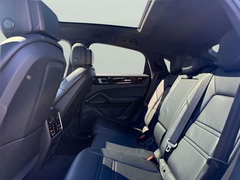Used 2021 Porsche Cayenne Coupe image 11