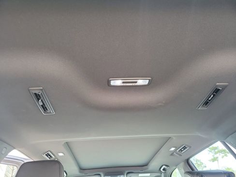 Used 2022 Chevrolet Tahoe Z71 w/ Luxury Package image 36