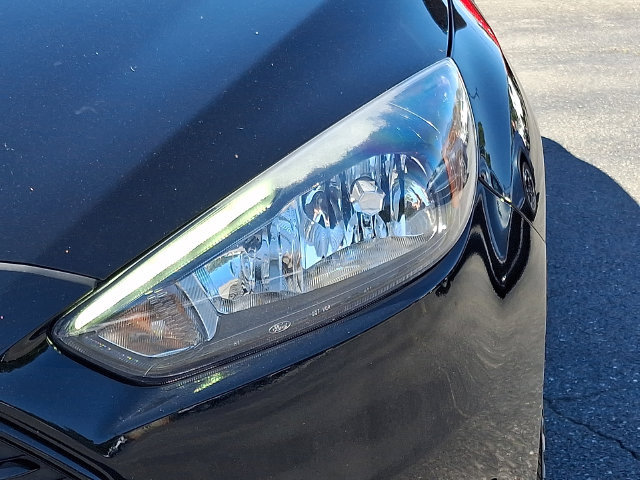 Used 2018 Ford Focus SE w/ SE Appearance Package FWD image 9