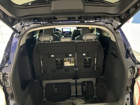 New 2026 Toyota Sienna XLE image 18