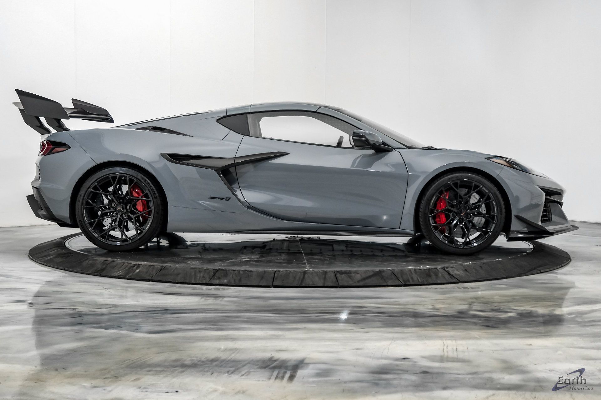 Used 2025 Chevrolet Corvette ZR1 w/ ZR1 Carbon Fiber Aero Package RWD image 28