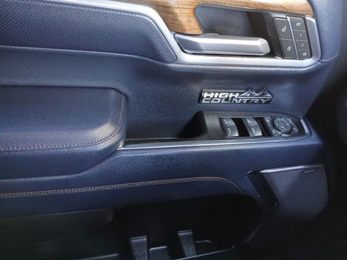 Certified 2022 Chevrolet Silverado 1500 High Country w/ Technology Package image 24