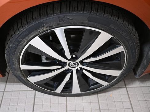 Used 2020 Nissan Altima 2.5 SR w/ Premium Package image 17