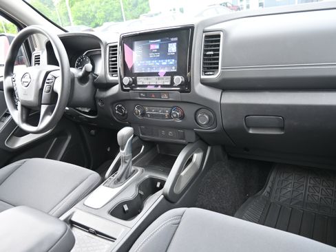 Certified 2024 Nissan Frontier SV image 17