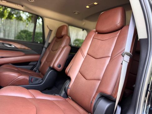 Used 2017 Cadillac Escalade Premium Luxury w/ LPO, Radiant Package AWD/4WD image 21