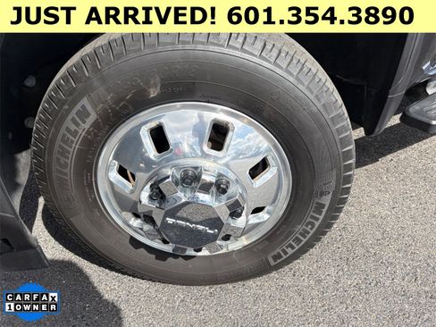 Used 2024 GMC Sierra 3500 Denali w/ Technology Package image 15
