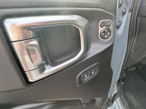 Used 2025 Jeep Wrangler Unlimited Rubicon 4xe image 11