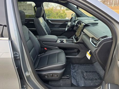 Certified 2026 GMC Acadia Denali w/ Super Cruise Package AWD/4WD image 36