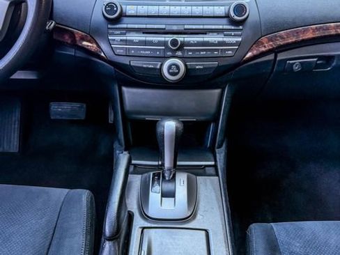 Used 2012 Honda Crosstour EX image 32