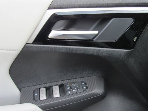 New 2026 Mitsubishi Outlander SE FWD image 12