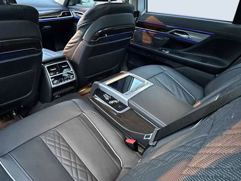 Used 2022 BMW 740i 740i Sedan 4D image 17