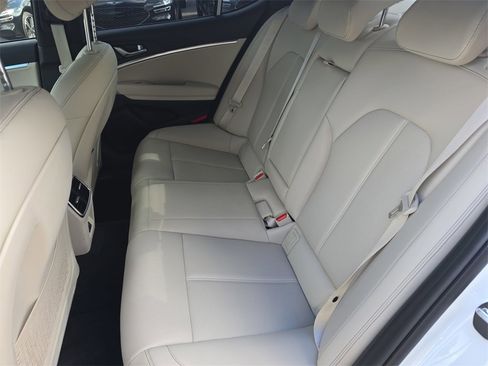 Used 2026 Genesis G70 2.5T image 13