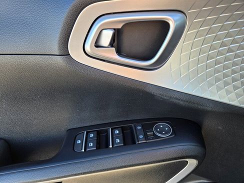 Certified 2024 Kia Soul LX w/ Option Group 015 image 17