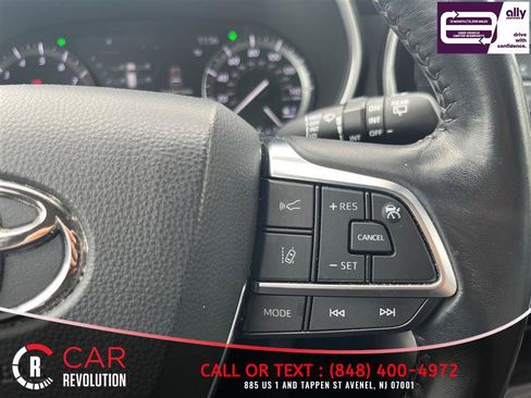 Used 2021 Toyota Highlander XLE FWD image 22