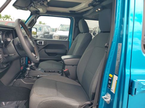 Used 2024 Jeep Wrangler Unlimited AWD/4WD image 11