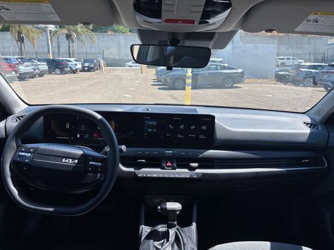 Used 2025 Kia K4 FWD image 32