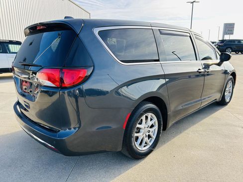 Used 2020 Chrysler Pacifica Touring w/ Cold Weather Group image 37