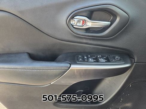 Used 2019 Jeep Cherokee Latitude Plus w/ Cold Weather Group AWD/4WD image 31