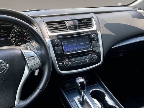 Used 2018 Nissan Altima 2.5 SR w/ SR Midnight Edition FWD image 9