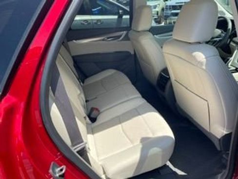 Used 2021 Cadillac XT5 Premium Luxury w/ LPO, Floor Liner Package AWD/4WD image 4