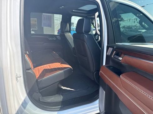 Used 2024 GMC Sierra 2500 Denali Ultimate AWD/4WD image 10