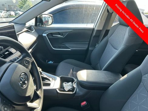 Used 2025 Toyota RAV4 XLE FWD image 9