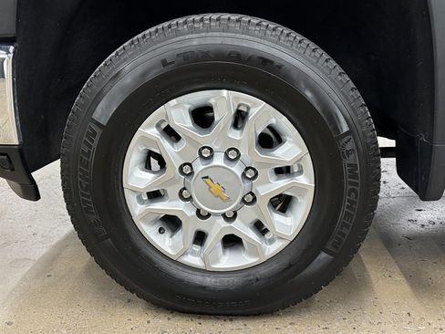 Used 2024 Chevrolet Silverado 3500 LTZ w/ LTZ Convenience Package image 6