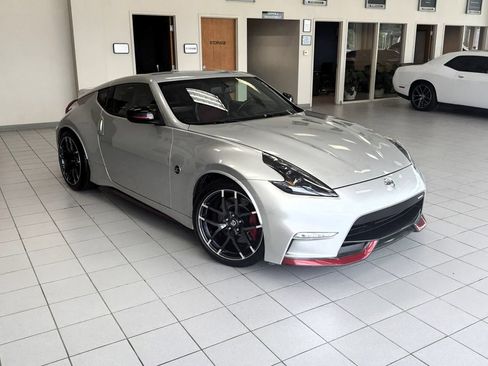 Used 2015 Nissan 370Z NISMO RWD image 9