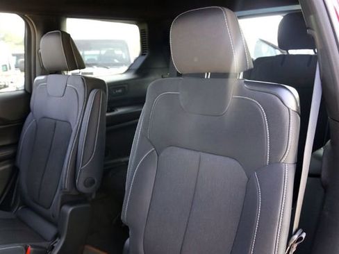 New 2025 Jeep Grand Cherokee L Laredo image 19