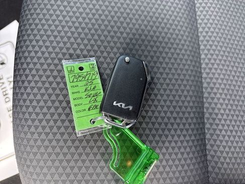 Used 2025 Kia Soul LX w/ LX Technology Package FWD image 22