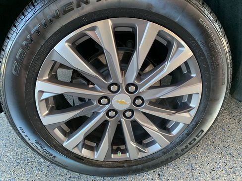 Used 2023 Chevrolet Traverse Premier FWD image 37